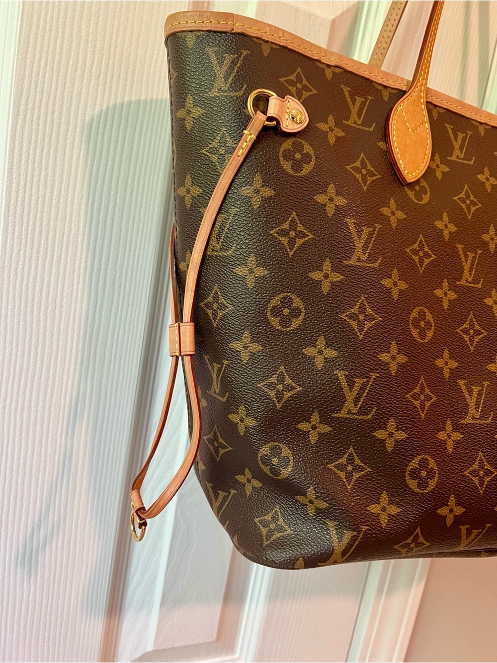LOUIS VUITTON Neverfull MM Tote Bag Purse Monogram MSRP $2,170 Cherry Interior - Picture 13 of 17